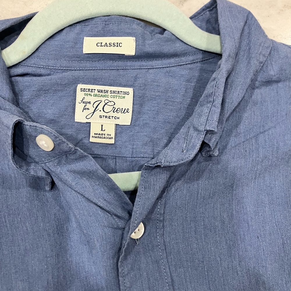 J. Crew Men’s Secret Wash Blue Oxford Button down Classic Large - Picture 2 of 2